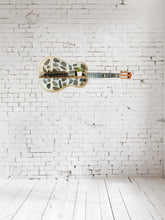 Indlæs billede til gallerivisning Guitar - hylde - brun/hvid/grå - SKAL AFHENTES
