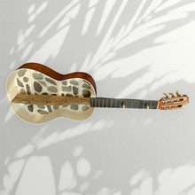 Indlæs billede til gallerivisning Guitar - hylde - brun/hvid/grå - SKAL AFHENTES

